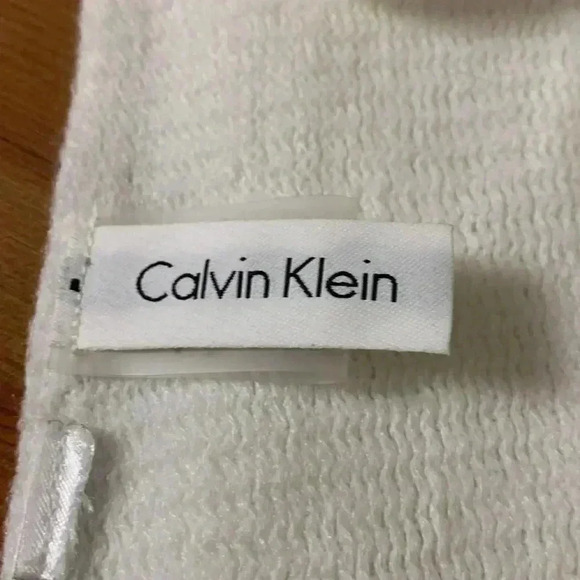 Calvin Klein 100% acrylic winter, white scarf, 12” wide by 72” long - Picture 4 of 6